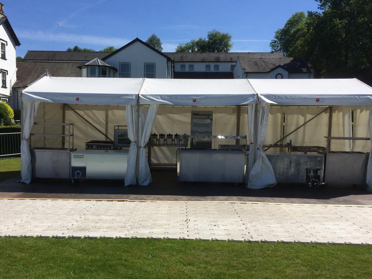 Quickly and efficiently feed large numbers of cast and crew with our open marquee kitchens.